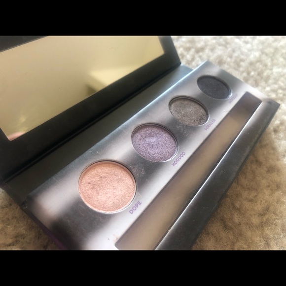 Urban Decay Palette (Smokey Eye) - Picture 2 of 7